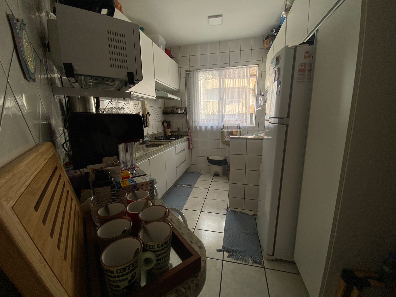 APARTAMENTO A VENDA PARA INVESTIR COM SACADA COM CHURRASQUEIRA EM RUA RETA AO MAR