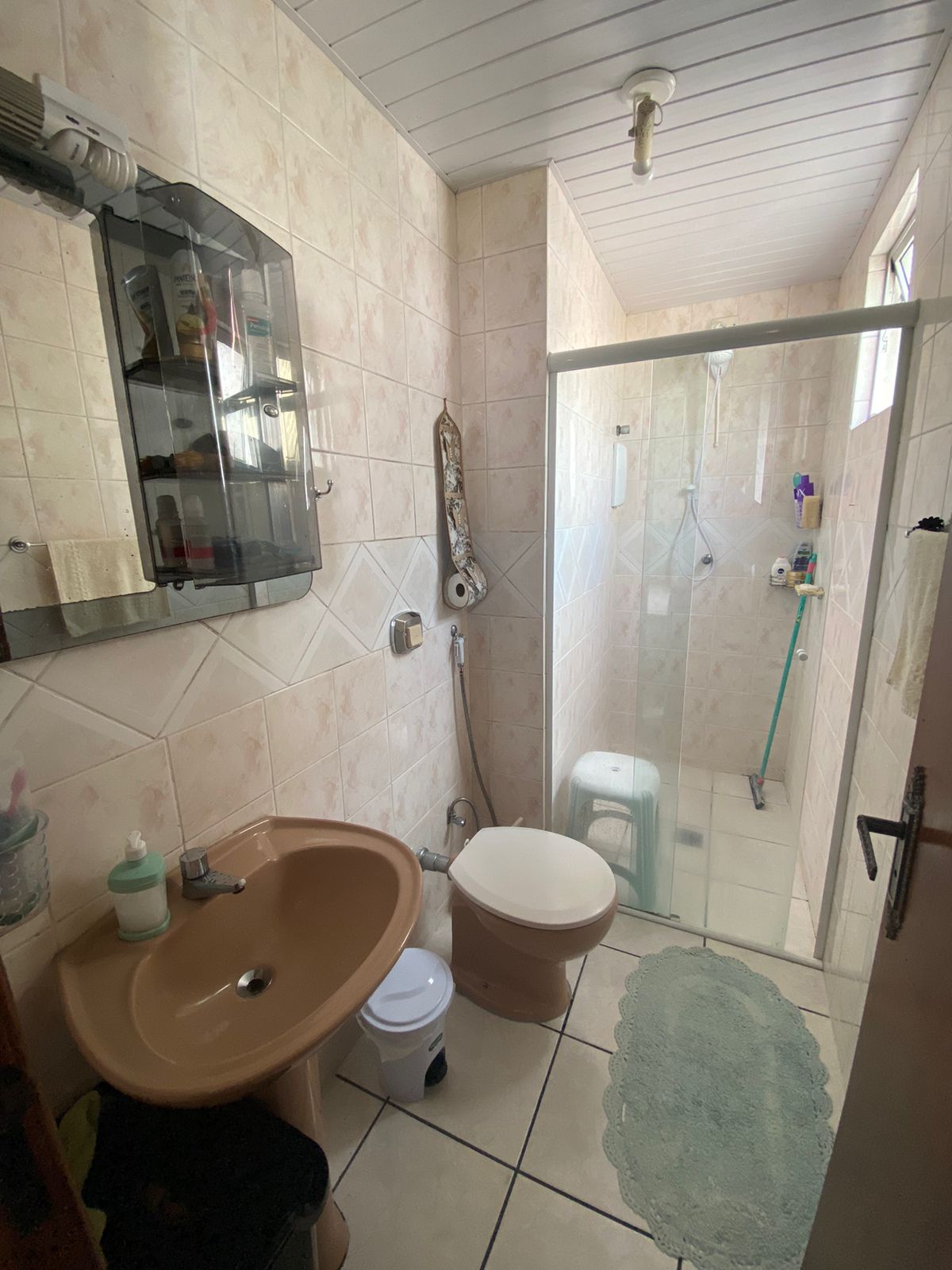 APARTAMENTO A VENDA PARA INVESTIR COM SACADA COM CHURRASQUEIRA EM RUA RETA AO MAR