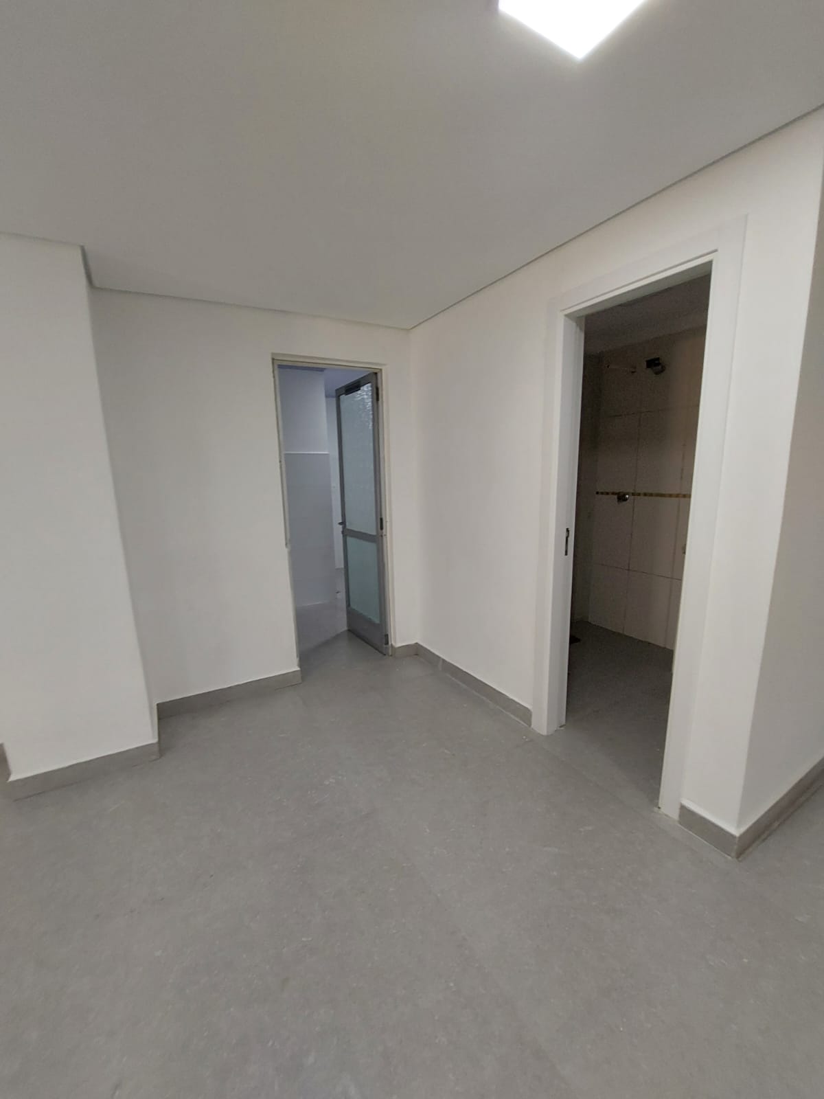 SALA COMERCIAL NO CENTRO DE BC PARA LOCAÇÃO ANUAL