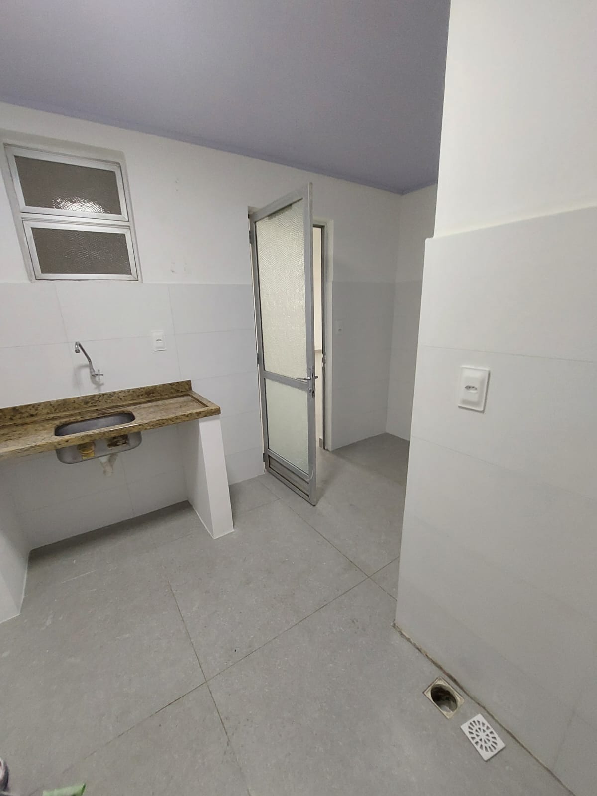 SALA COMERCIAL NO CENTRO DE BC PARA LOCAÇÃO ANUAL