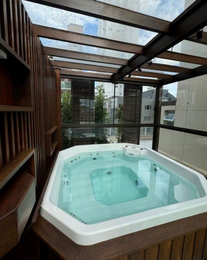 DIFERENCIADO COM TERRAÇO, PISCINA PRIVATIVA E HIDROMASSAGEM A VENDA EM BC