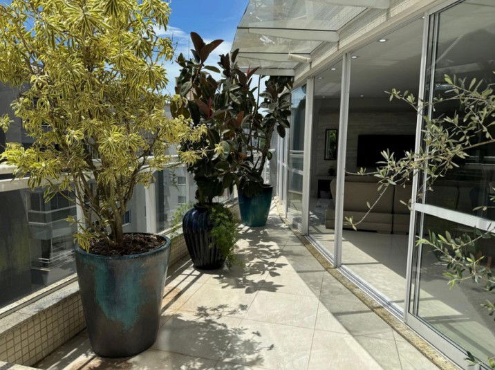 DIFERENCIADO COM TERRAÇO, PISCINA PRIVATIVA E HIDROMASSAGEM A VENDA EM BC