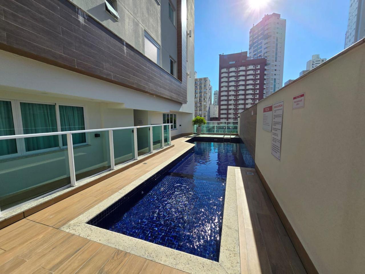 APARTAMAMENTO MOBILIADO COM 3 DORMITÓRIOS A VENDA E COM ÁREA DE LAZER 
