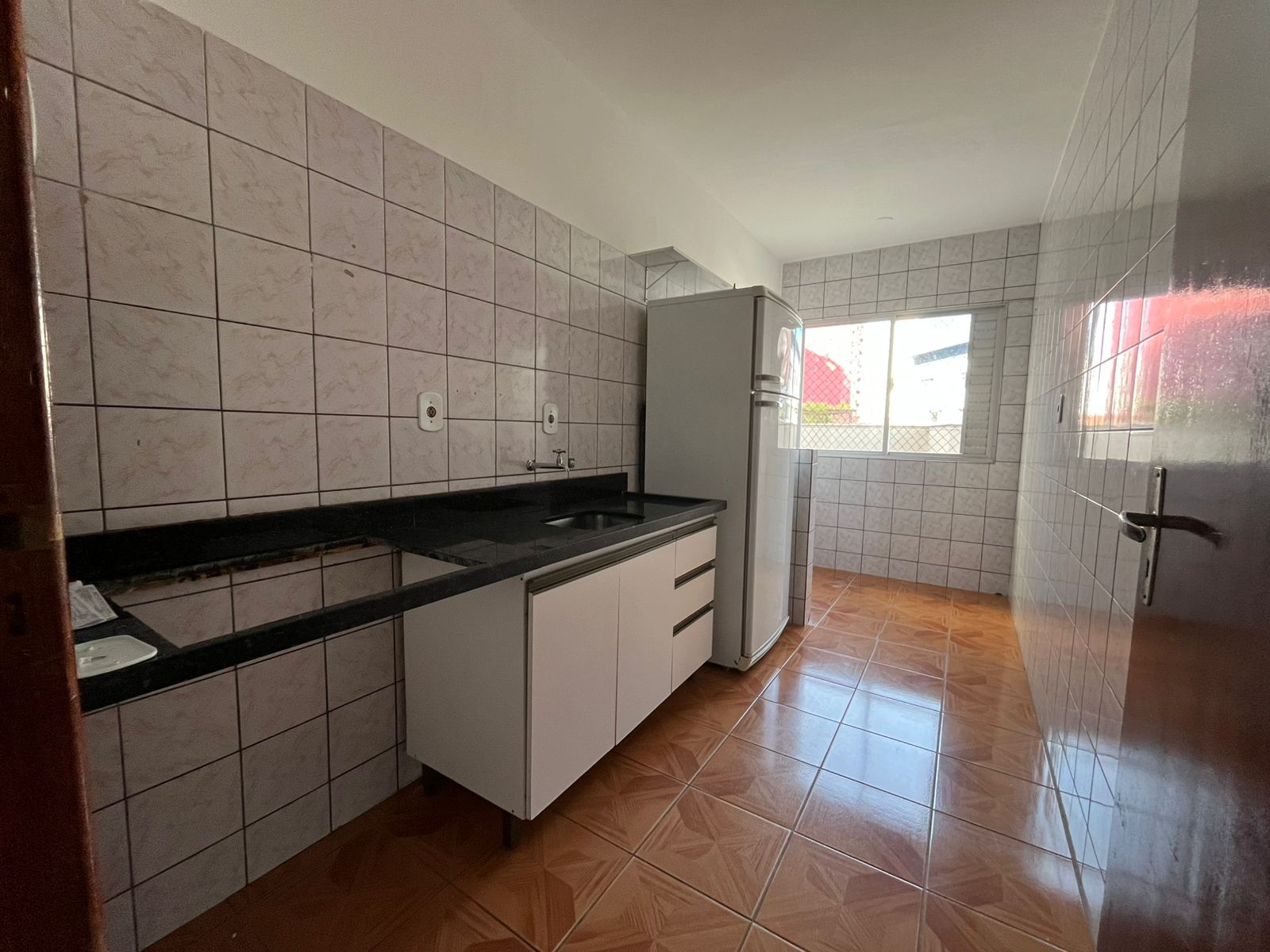 APARTAMENTO DE FRENTE PARA A AVENIDA CENTRAL A VENDA