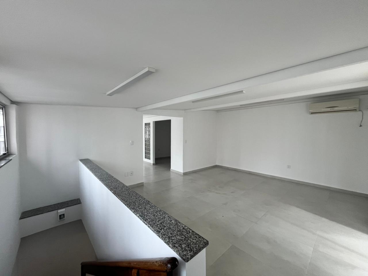 COBERTURA DUPLEX NA AVENIDA CENTRAL