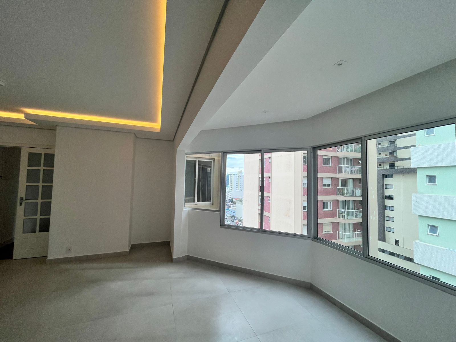 COBERTURA DUPLEX NA AVENIDA CENTRAL