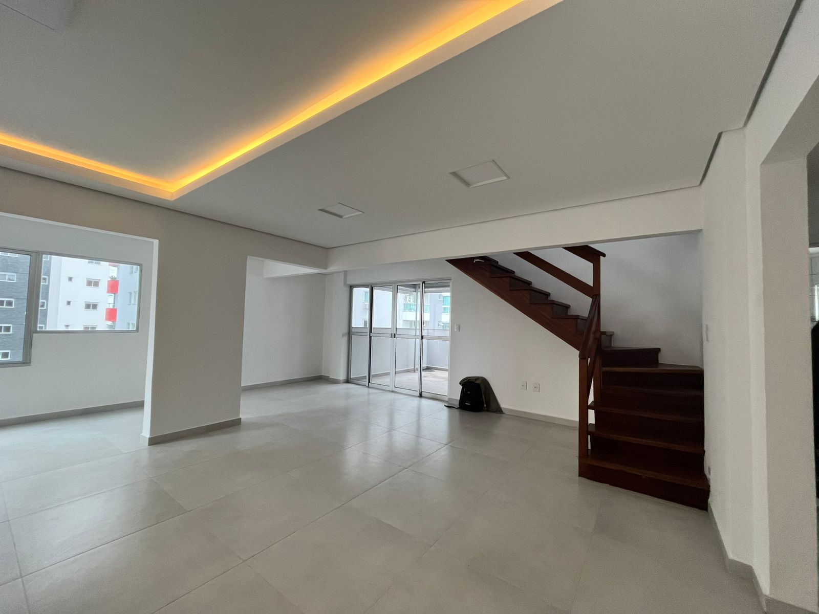 COBERTURA DUPLEX NA AVENIDA CENTRAL