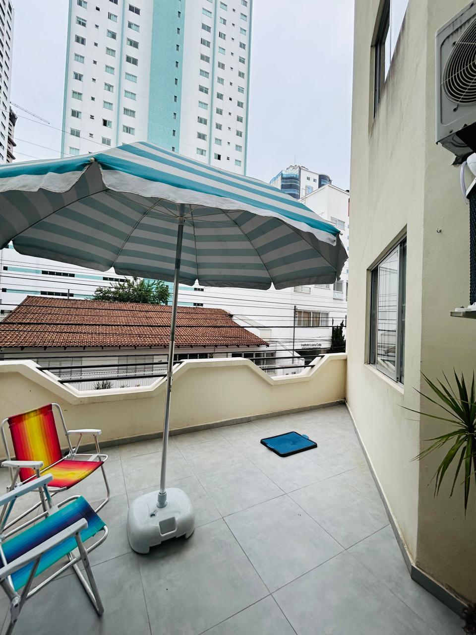 APARTAMENTO COM TERRAÇO INDIVIDUAL A VENDA NO CENTRO DE BALNEÁRIO CAMBORIÚ 