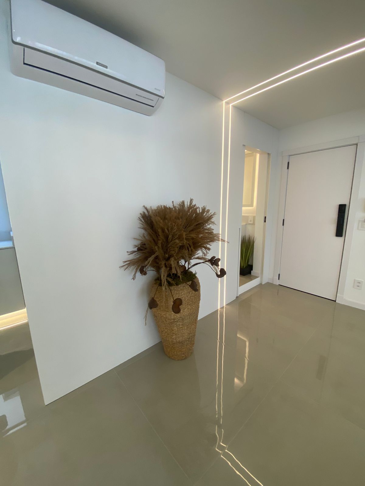 APARTAMENTO NOVO NA QUADRA MAR COM 106 M2 PRIVATIVOS