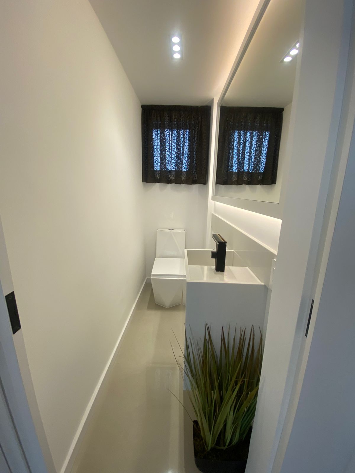 APARTAMENTO NOVO NA QUADRA MAR COM 106 M2 PRIVATIVOS