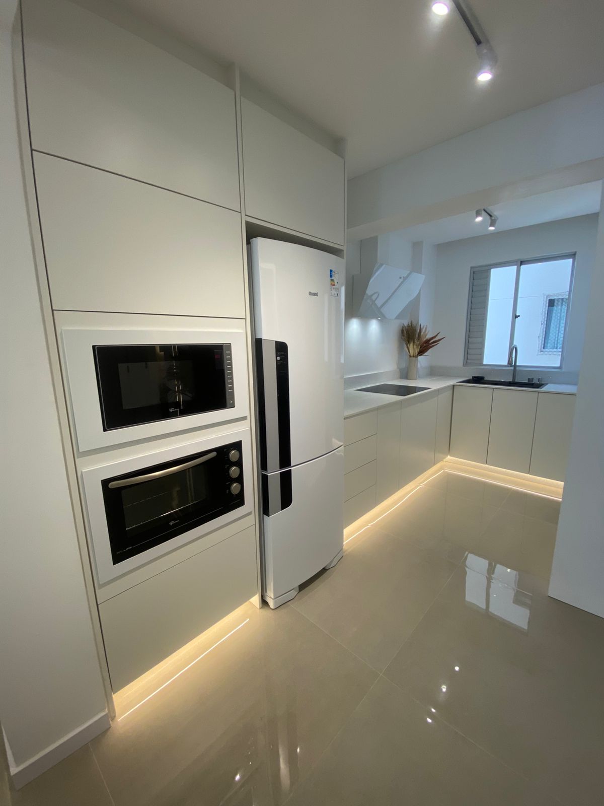 APARTAMENTO NOVO NA QUADRA MAR COM 106 M2 PRIVATIVOS