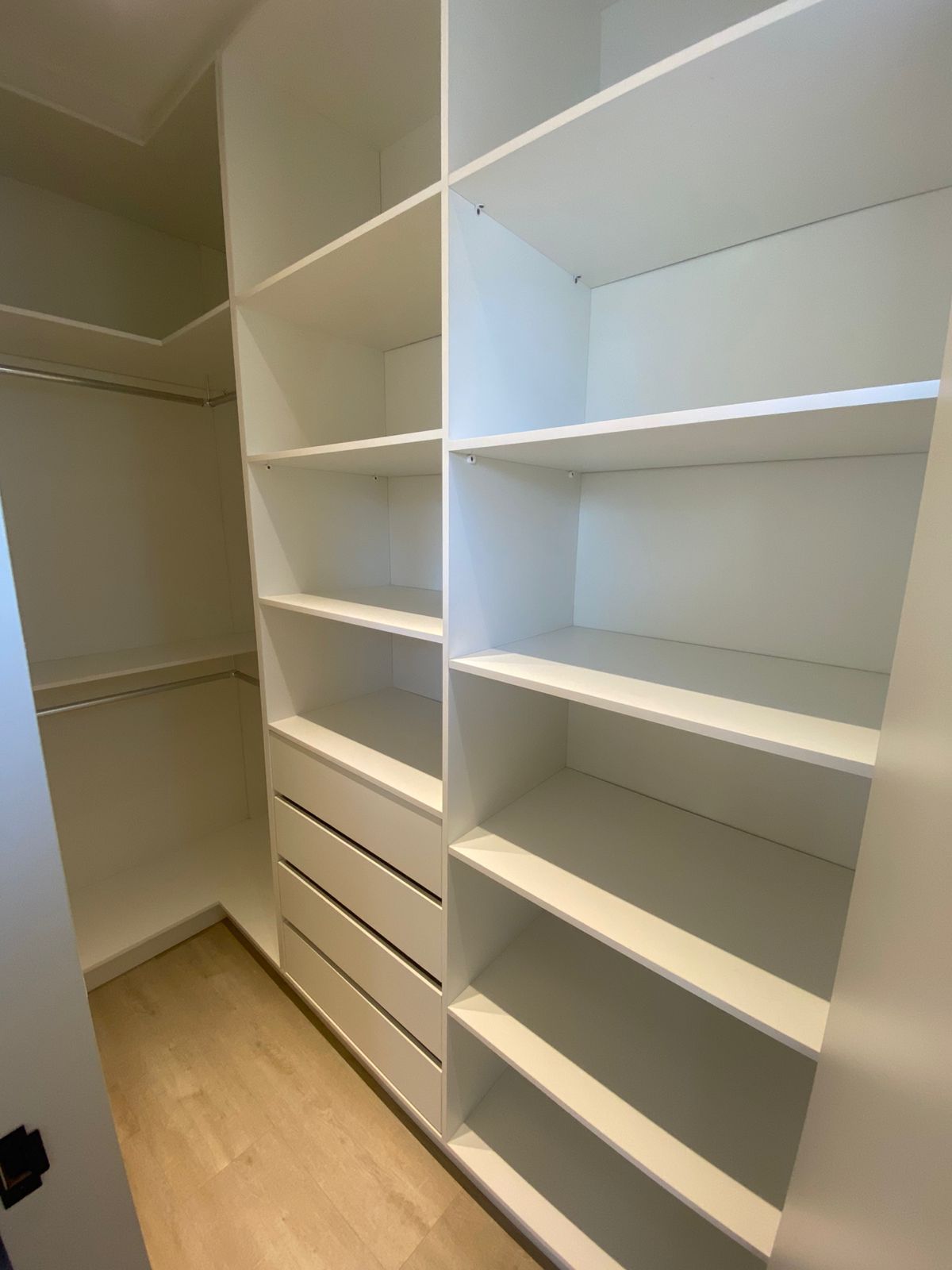 APARTAMENTO NOVO NA QUADRA MAR COM 106 M2 PRIVATIVOS