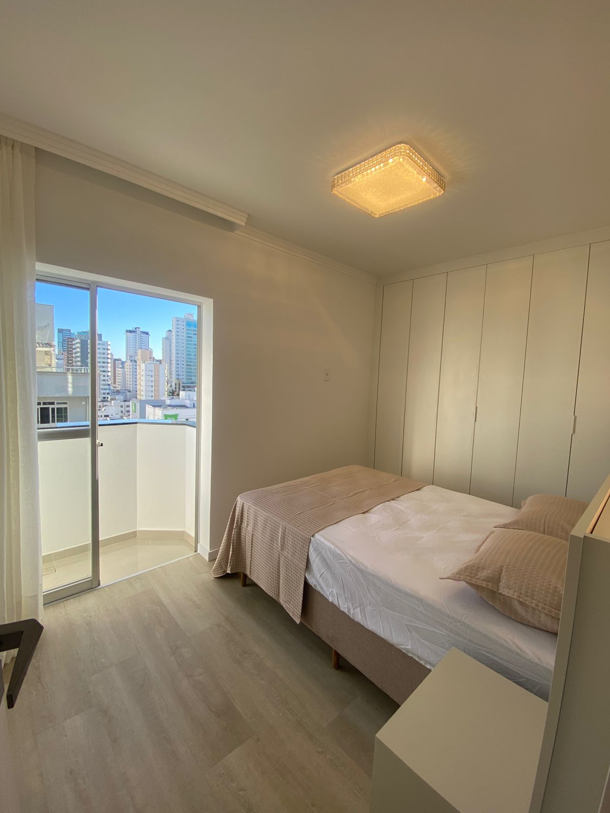 APARTAMENTO NOVO NA QUADRA MAR COM 106 M2 PRIVATIVOS