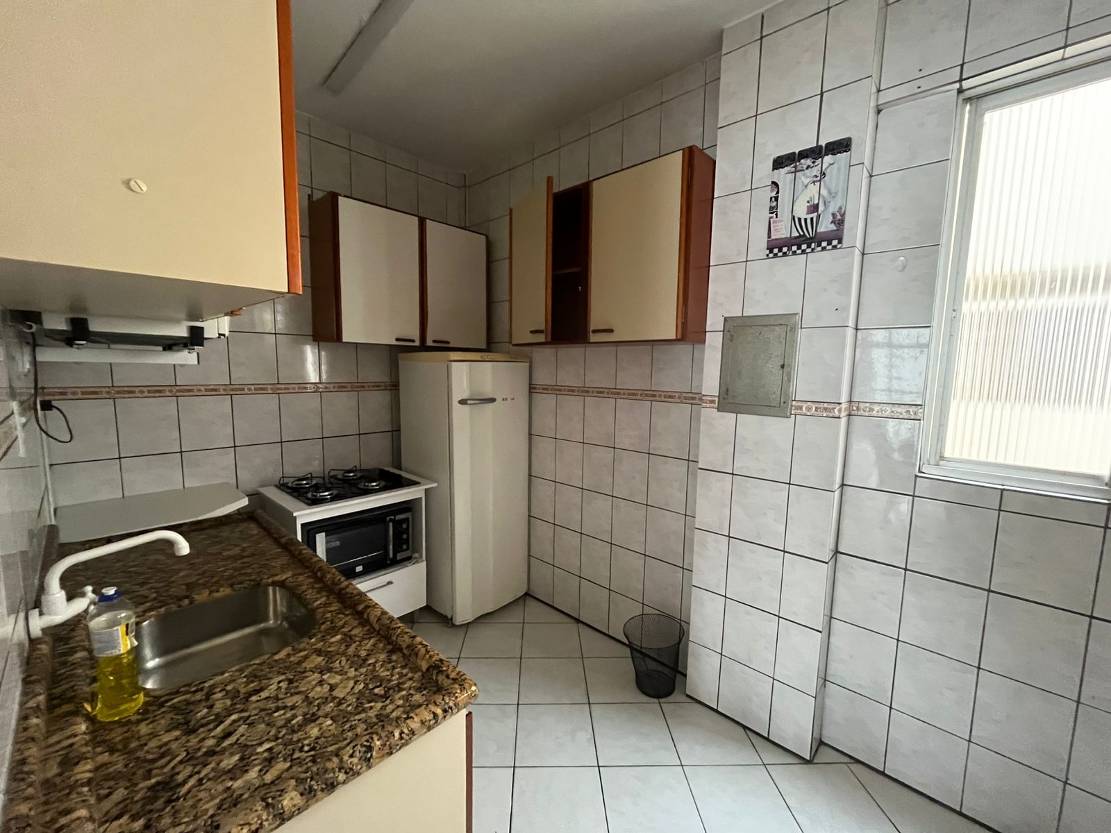 APARTAMENTO MOBILIADO PRÓXIMO A AVENIDA CENTRAL EM BALNEÁRIO CAMBORIÚ