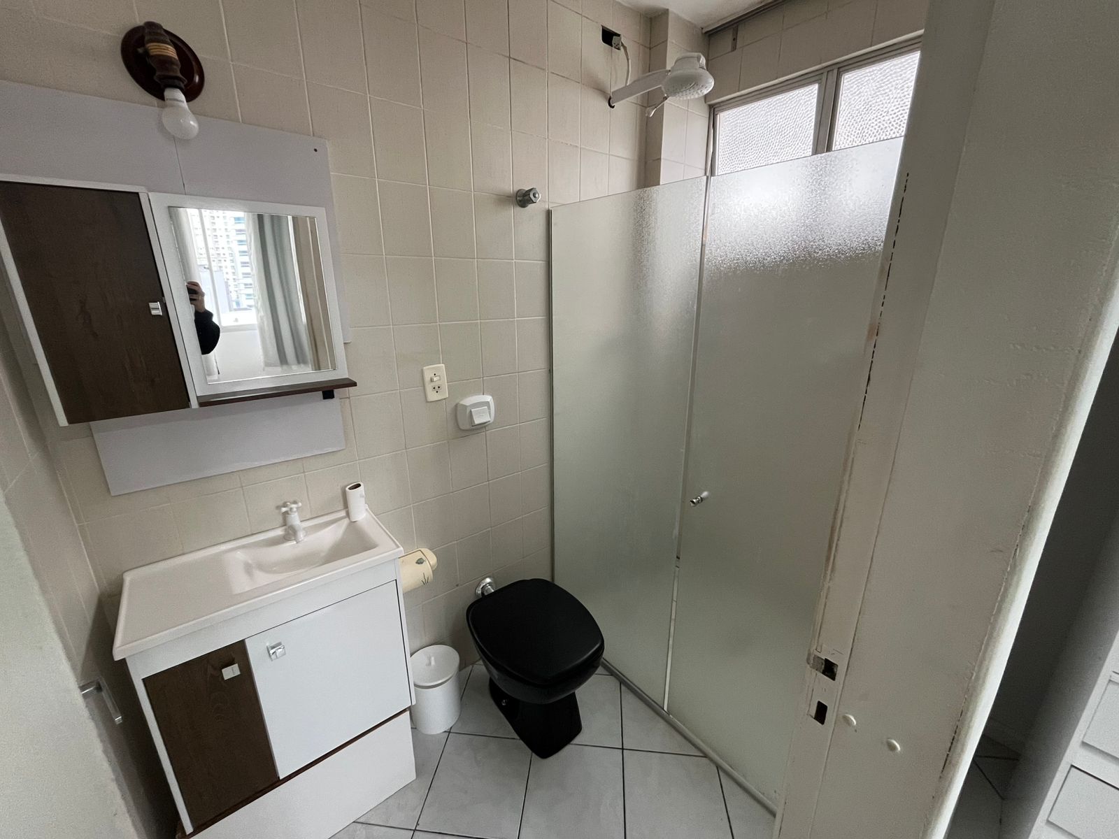 APARTAMENTO MOBILIADO PRÓXIMO A AVENIDA CENTRAL EM BALNEÁRIO CAMBORIÚ