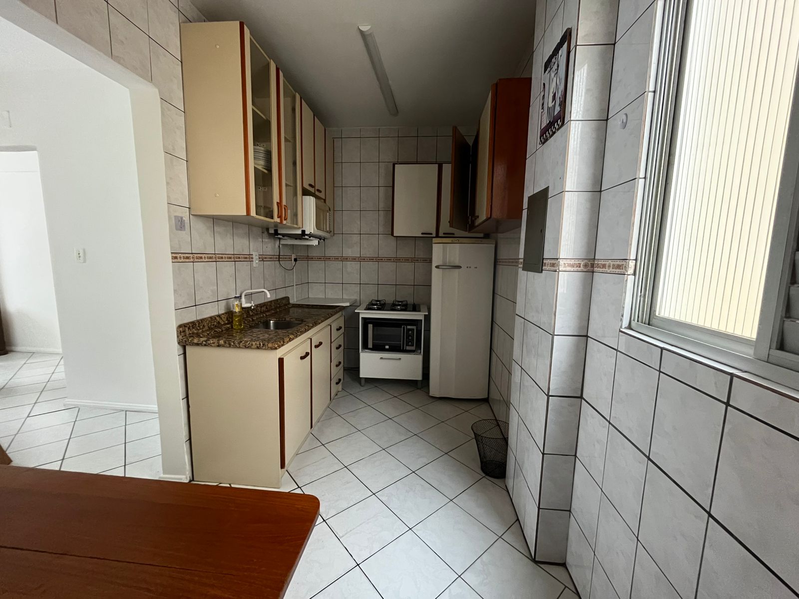 APARTAMENTO MOBILIADO PRÓXIMO A AVENIDA CENTRAL EM BALNEÁRIO CAMBORIÚ