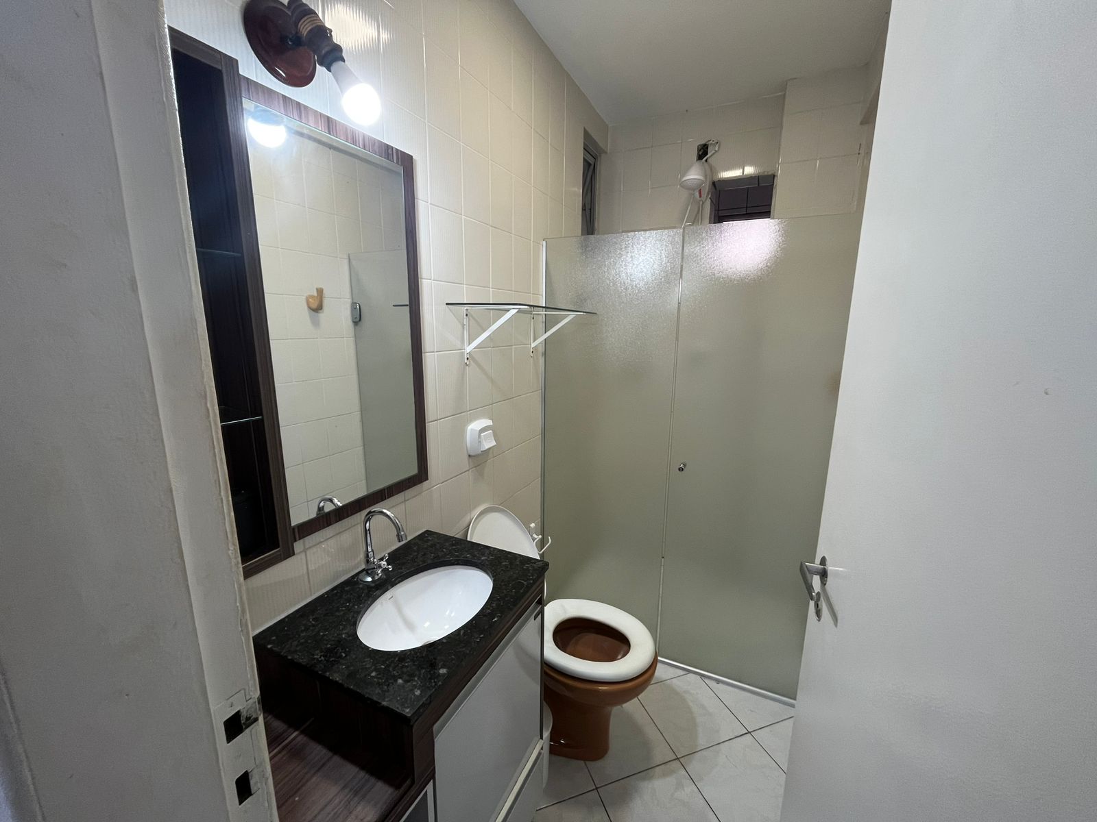 APARTAMENTO MOBILIADO PRÓXIMO A AVENIDA CENTRAL EM BALNEÁRIO CAMBORIÚ
