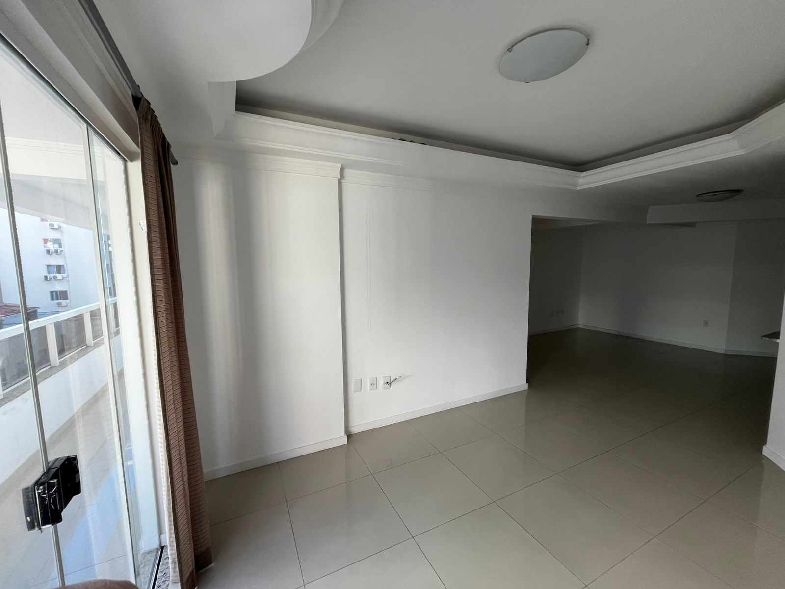 APARTAMENTO LATERAL NA QUADRA MAR A VENDA EM BALNEÁRIO CAMBORIÚ 