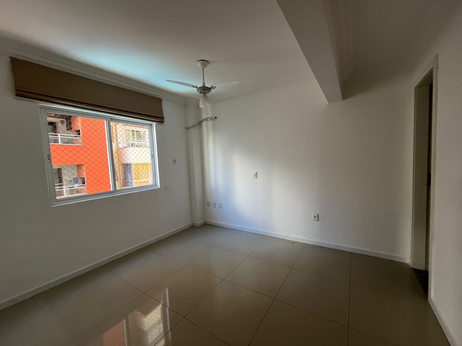 APARTAMENTO LATERAL NA QUADRA MAR A VENDA EM BALNEÁRIO CAMBORIÚ 