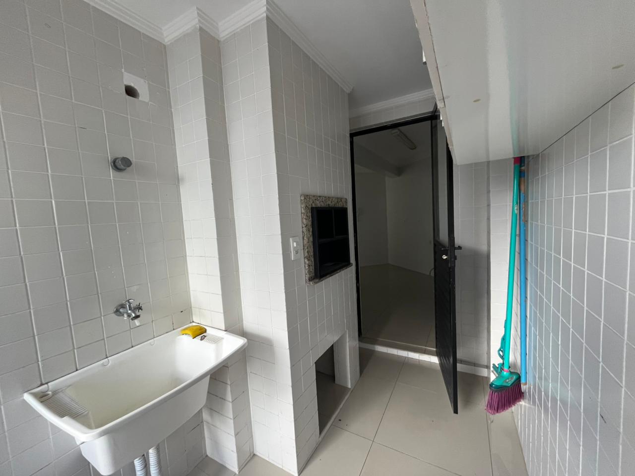 APARTAMENTO LATERAL NA QUADRA MAR A VENDA EM BALNEÁRIO CAMBORIÚ 