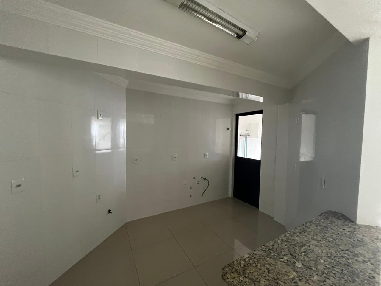 APARTAMENTO LATERAL NA QUADRA MAR A VENDA EM BALNEÁRIO CAMBORIÚ 