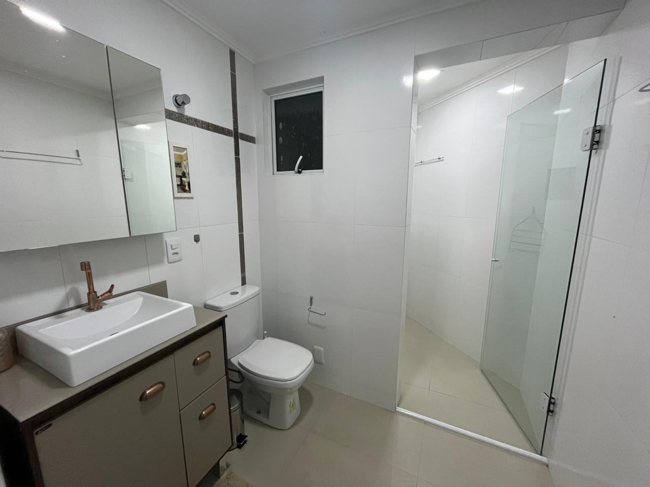 APARTAMENTO COM TERRAÇO INDIVIDUAL COM PISCINA NA QUADRA MAR EM BALNEÁRIO CAMBORIÚ 