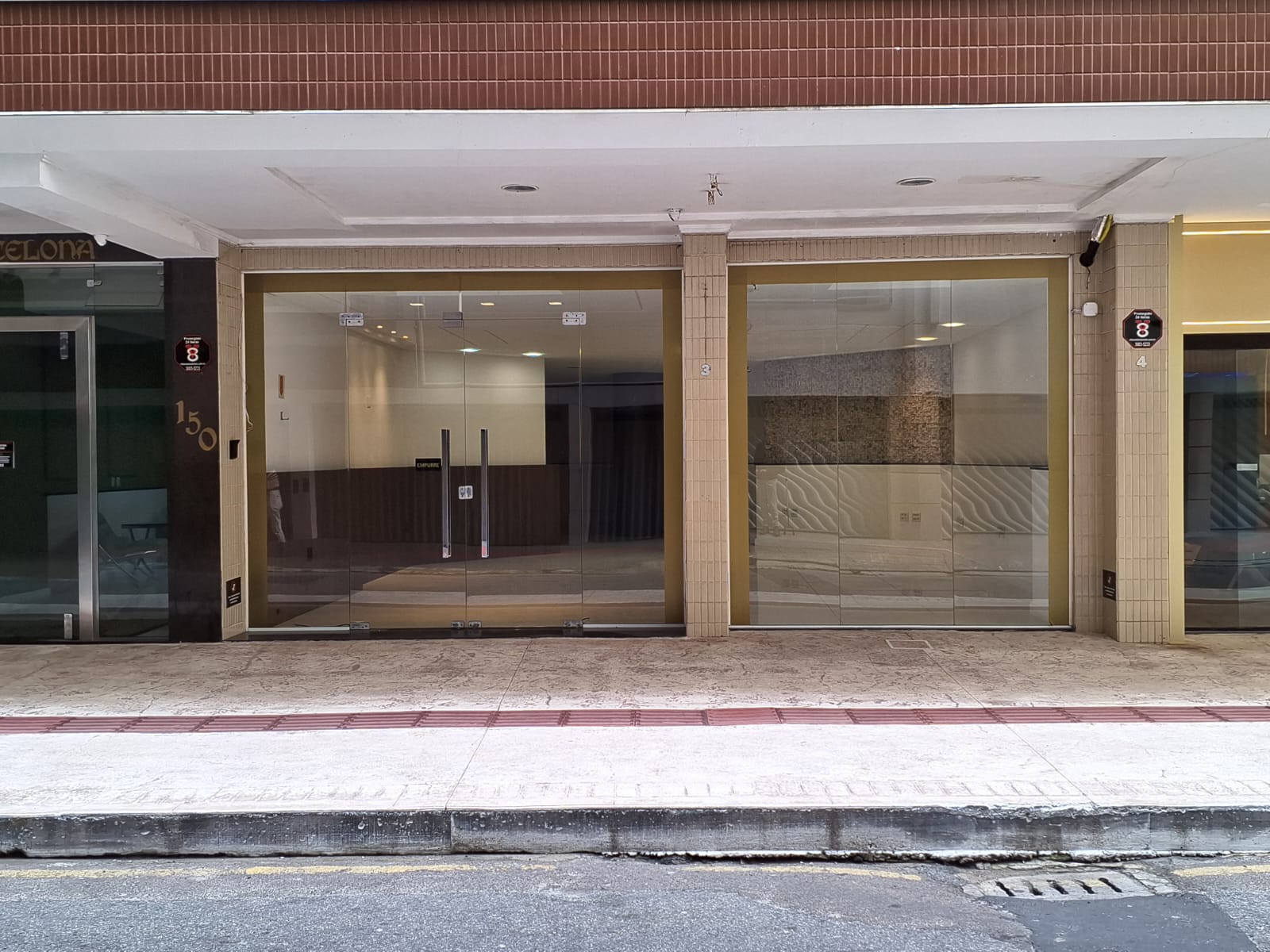 SALA COMERCIAL NA QUADRA MAR COM 220 M2 PRIVATIVOS A VENDA OU PARA LOCAÇÃO ANUAL
