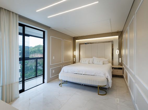 OPORTUNIDADE - 72 MESES CORREÇÃO CUB - Cobertura triplex mobiliada e decorada com 430 metros privativos e 4 vagas de garagem no Residencial Brava Palace.