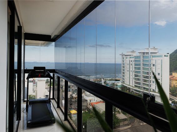 OPORTUNIDADE - 72 MESES CORREÇÃO CUB - Cobertura triplex mobiliada e decorada com 430 metros privativos e 4 vagas de garagem no Residencial Brava Palace.