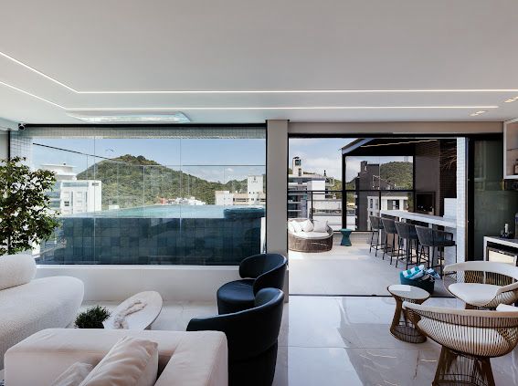 OPORTUNIDADE - 72 MESES CORREÇÃO CUB - Cobertura triplex mobiliada e decorada com 430 metros privativos e 4 vagas de garagem no Residencial Brava Palace.