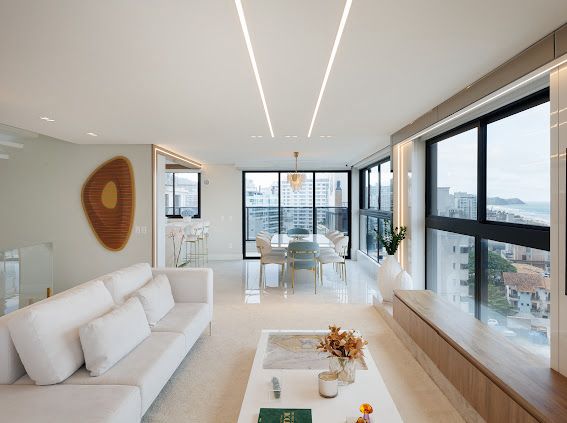 OPORTUNIDADE - 72 MESES CORREÇÃO CUB - Cobertura triplex mobiliada e decorada com 430 metros privativos e 4 vagas de garagem no Residencial Brava Palace.