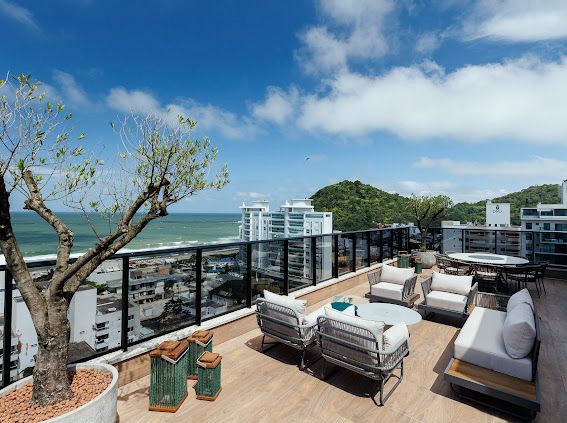 OPORTUNIDADE - 72 MESES CORREÇÃO CUB - Cobertura triplex mobiliada e decorada com 430 metros privativos e 4 vagas de garagem no Residencial Brava Palace.