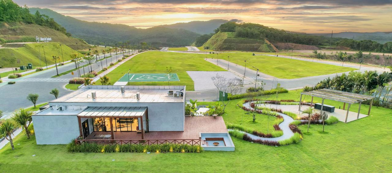 LOTE A VENDA NO COLINAS DE CAMBORIU