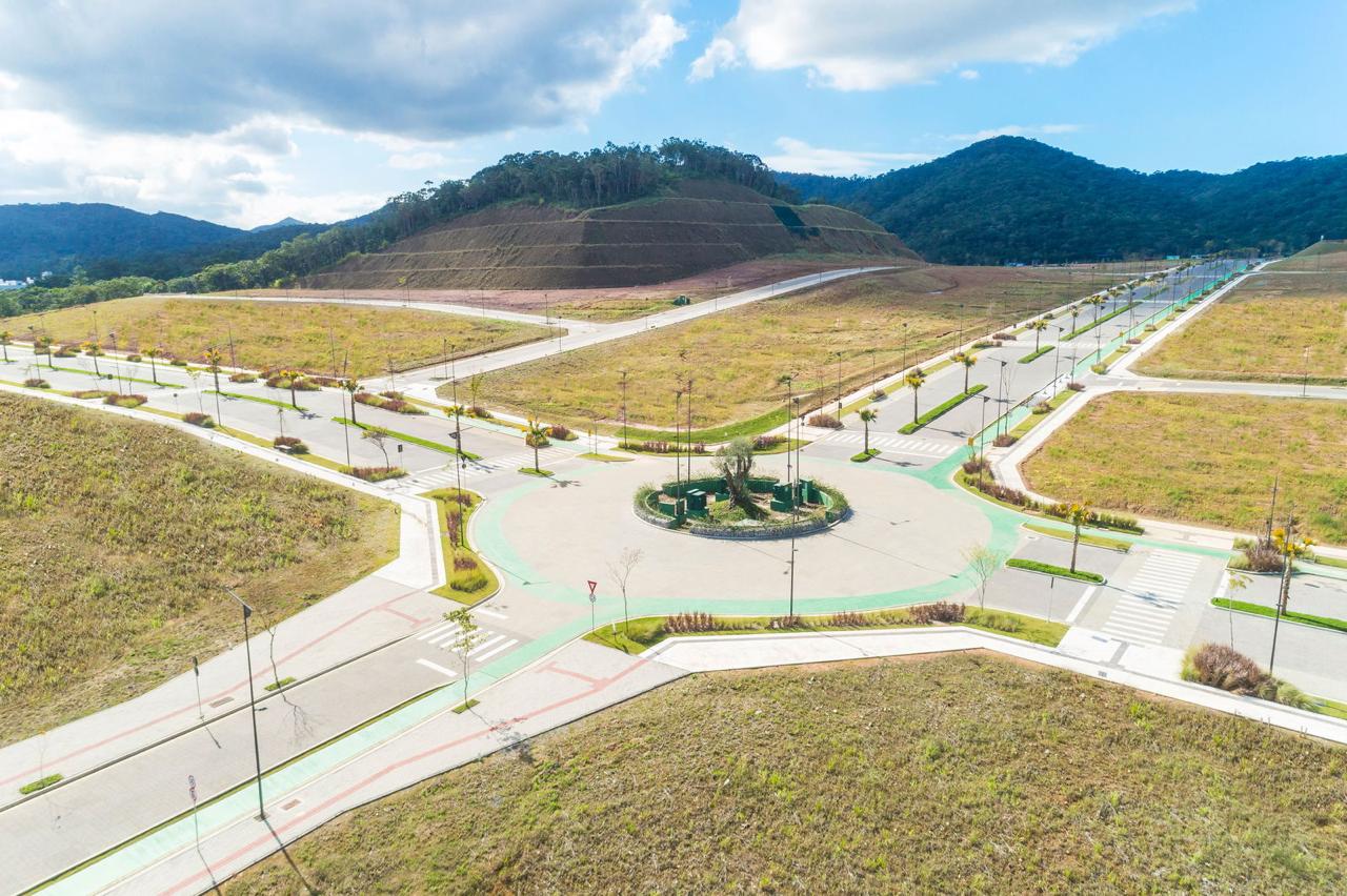LOTE A VENDA NO COLINAS DE CAMBORIU