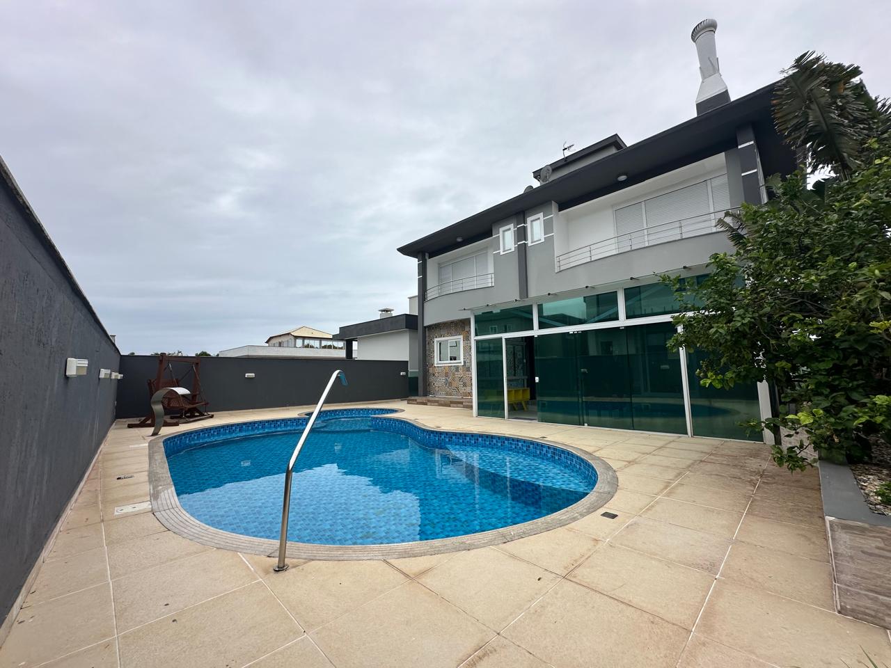 CASA DUPLEX EM CONDOMINIO FECHADO EM FLORIANOPOLIS
