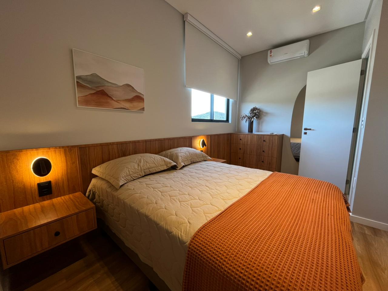 UNIDADE REFORMADA E MOBILIADA EM ANDAR ALTO NO BAIRRO FAZENDA EM ITAJAI 