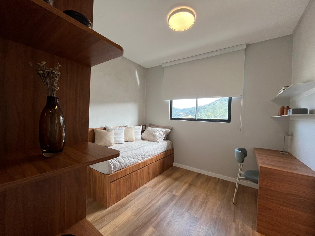 UNIDADE REFORMADA E MOBILIADA EM ANDAR ALTO NO BAIRRO FAZENDA EM ITAJAI 