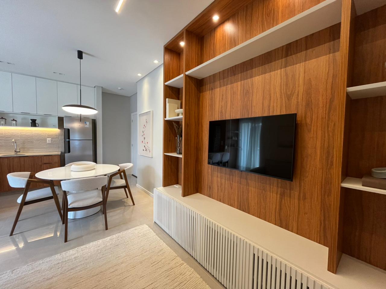 UNIDADE REFORMADA E MOBILIADA EM ANDAR ALTO NO BAIRRO FAZENDA EM ITAJAI 