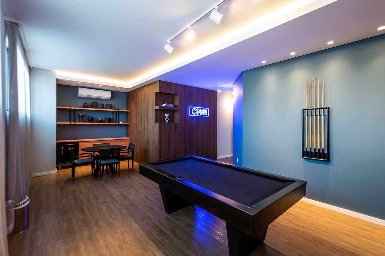 UNIDADE REFORMADA E MOBILIADA EM ANDAR ALTO NO BAIRRO FAZENDA EM ITAJAI 