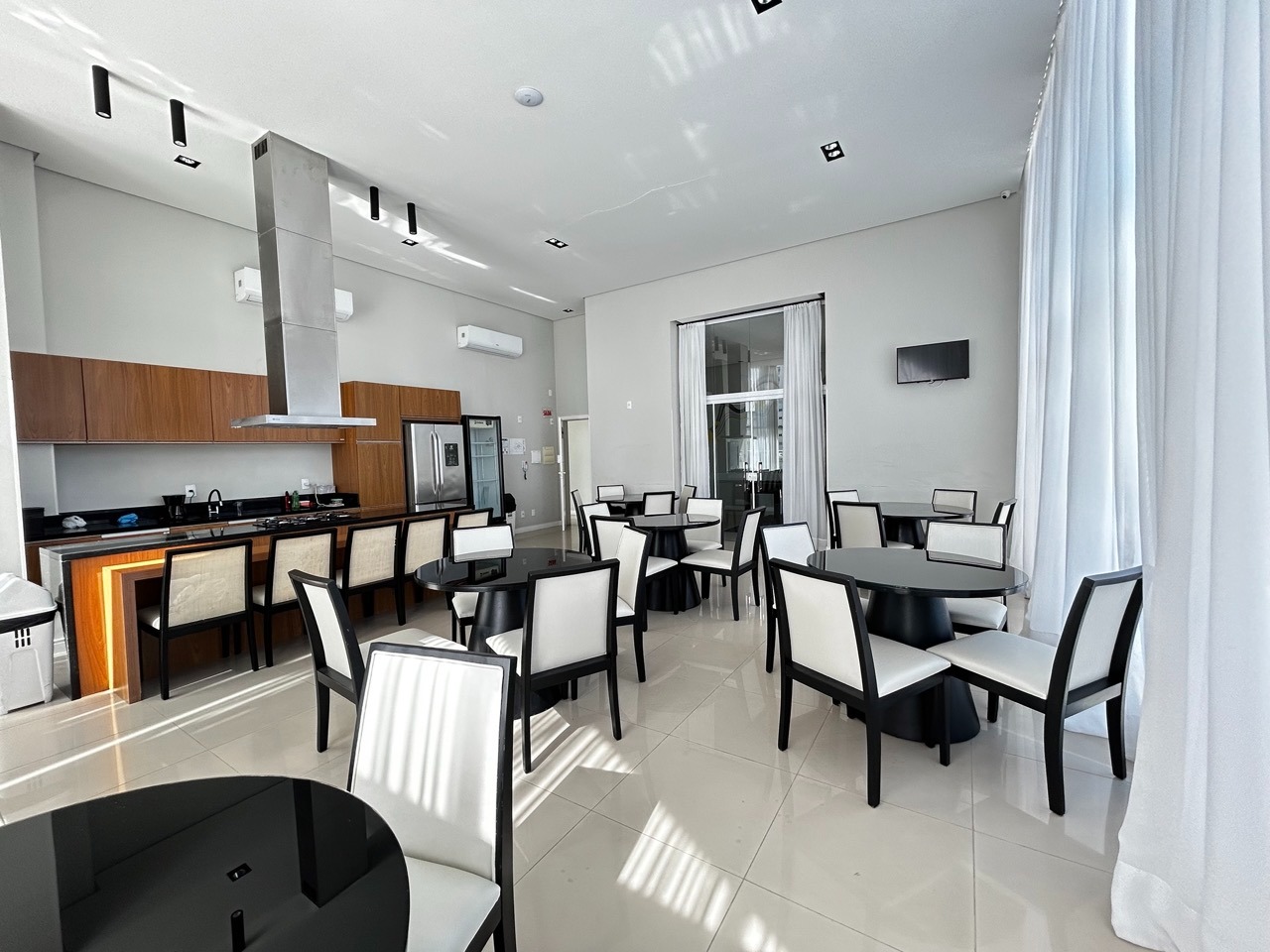 APARTAMENTO NA FAZENDA EM ITAJAI COM 3 DORMITÓRIOS E LAZER COMPLETO