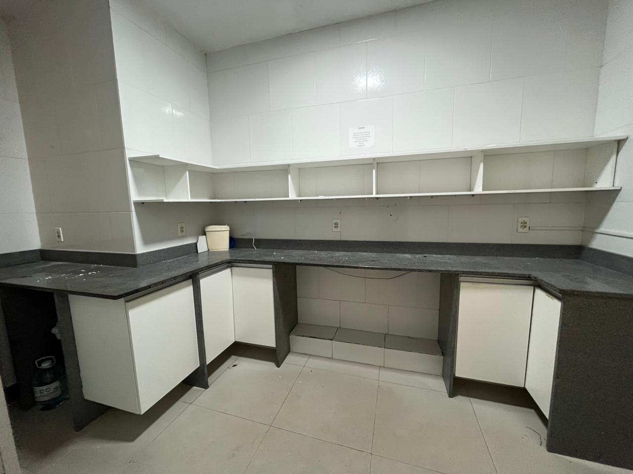 ESPAÇO COMERCIAL DE FRENTE PARA AVENIDA BRASIL PARA LOCAÇÃO ANUAL