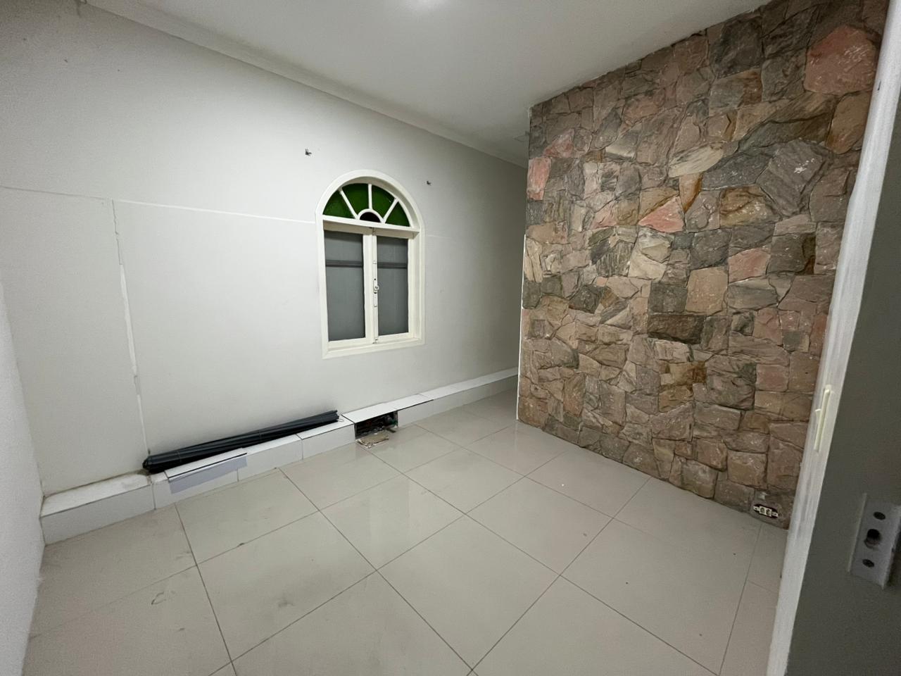 ESPAÇO COMERCIAL DE FRENTE PARA AVENIDA BRASIL PARA LOCAÇÃO ANUAL