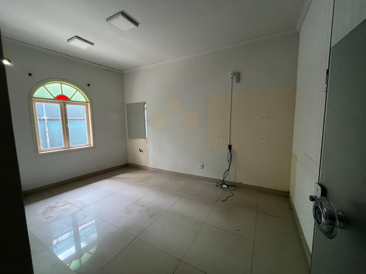 ESPAÇO COMERCIAL DE FRENTE PARA AVENIDA BRASIL PARA LOCAÇÃO ANUAL