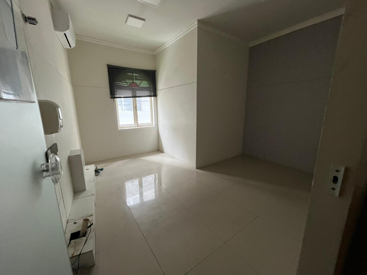 ESPAÇO COMERCIAL DE FRENTE PARA AVENIDA BRASIL PARA LOCAÇÃO ANUAL