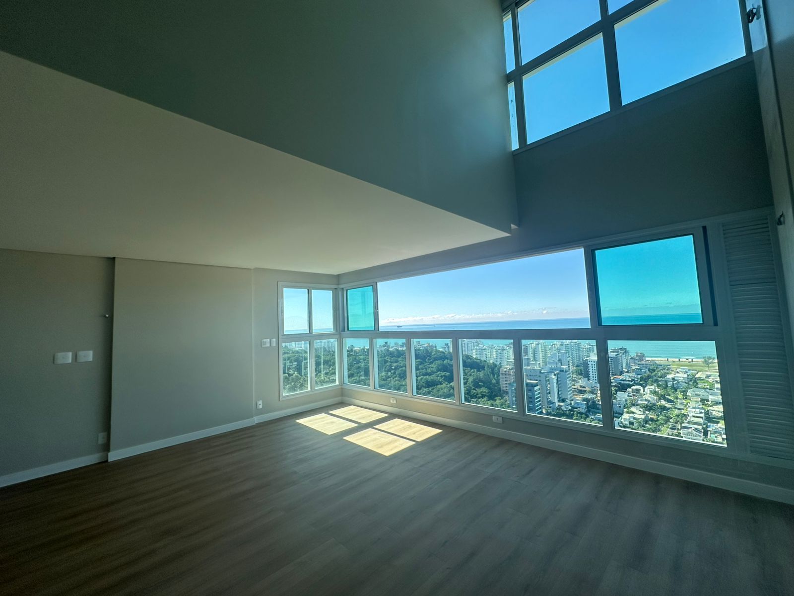 DUPLEX COM VISTA DEFINITIVA DA PRAIA BRAVA A VENDA