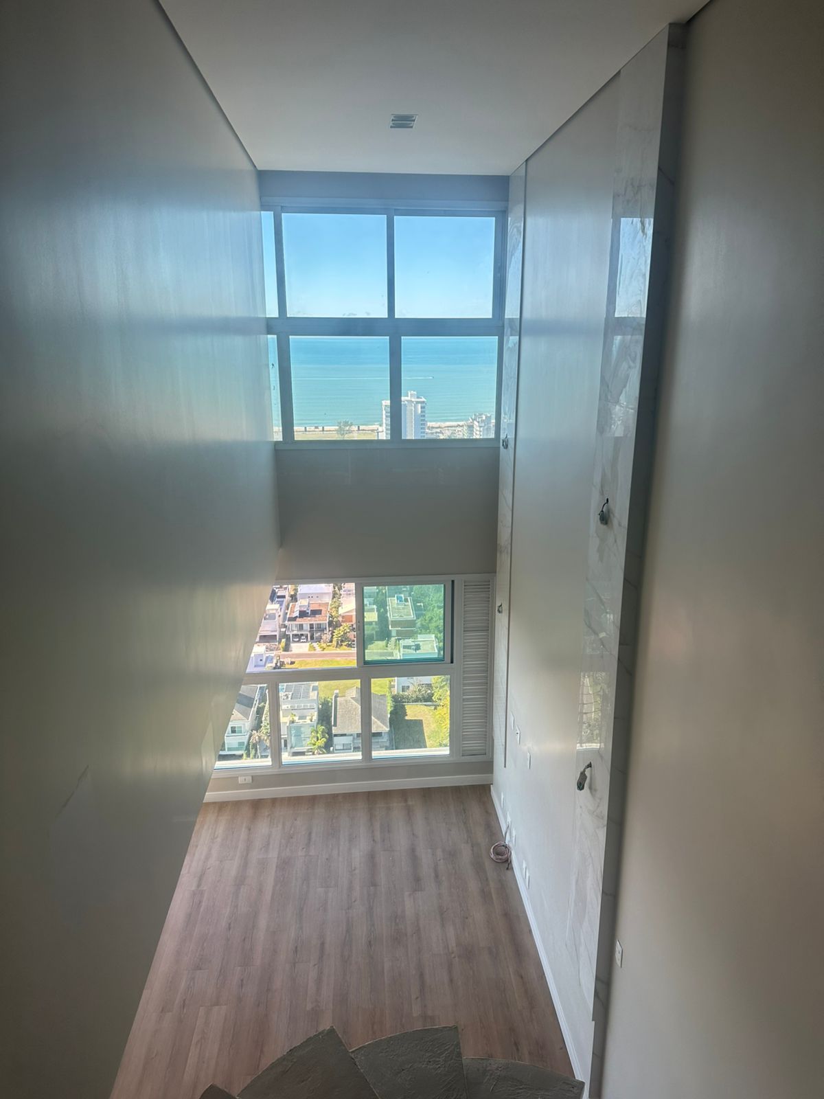 DUPLEX COM VISTA DEFINITIVA DA PRAIA BRAVA A VENDA