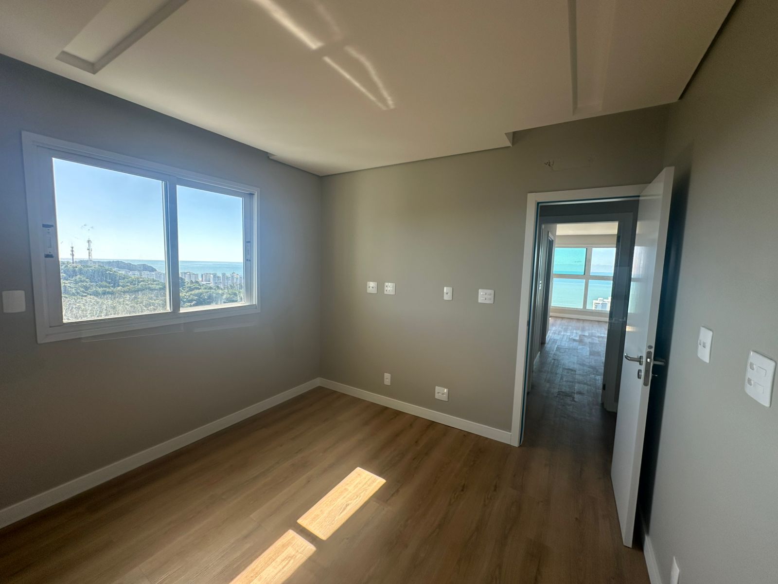 DUPLEX COM VISTA DEFINITIVA DA PRAIA BRAVA A VENDA