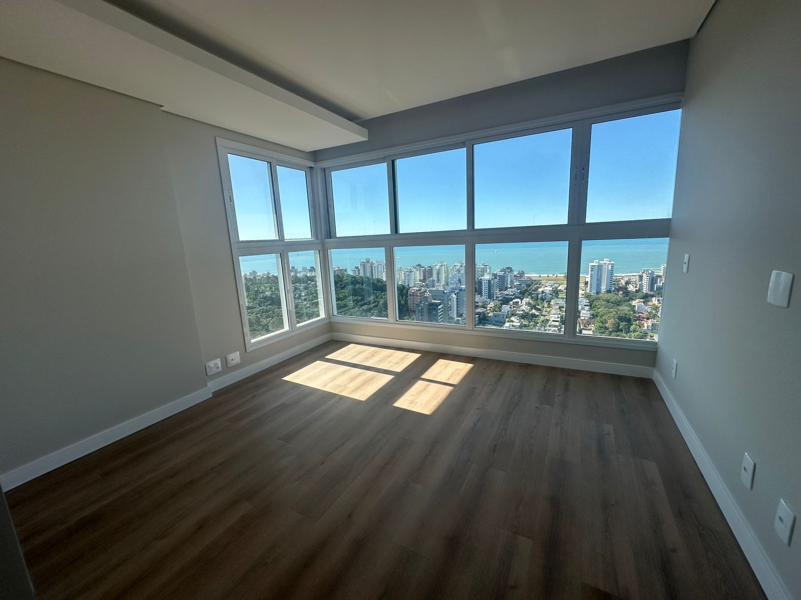 DUPLEX COM VISTA DEFINITIVA DA PRAIA BRAVA A VENDA