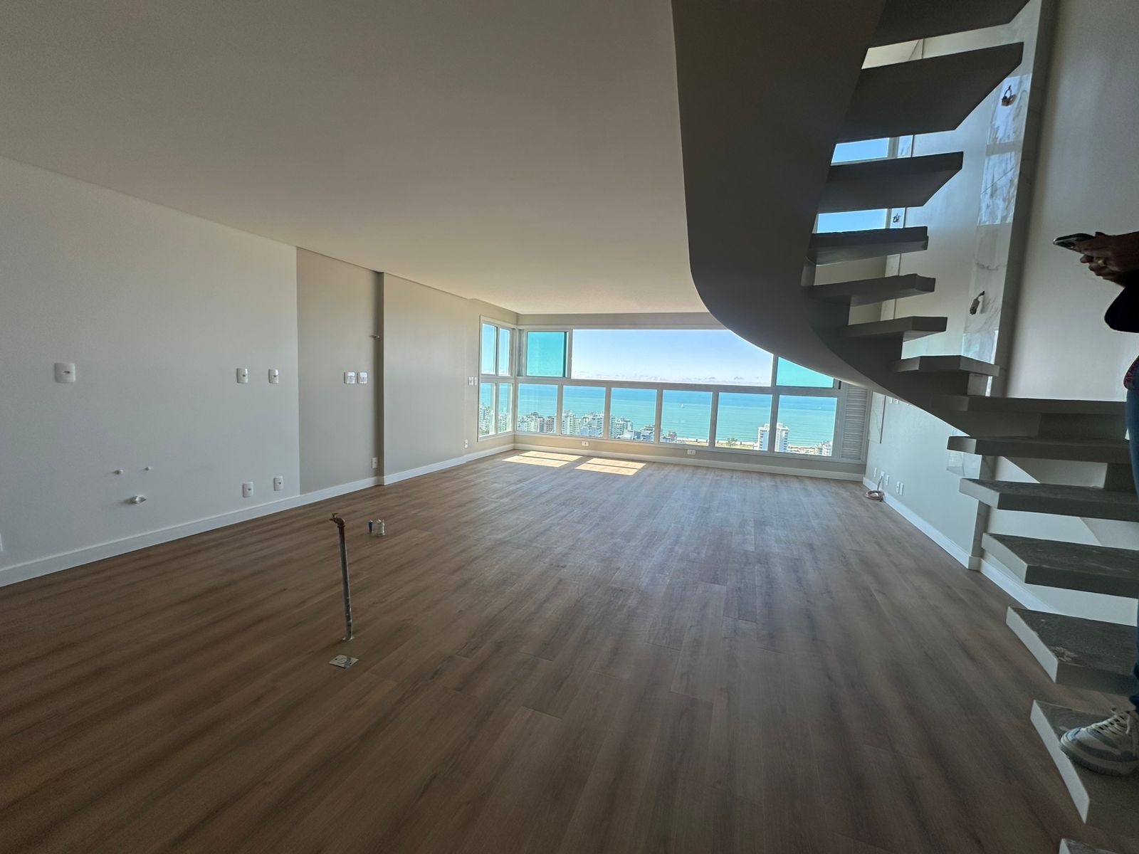 DUPLEX COM VISTA DEFINITIVA DA PRAIA BRAVA A VENDA