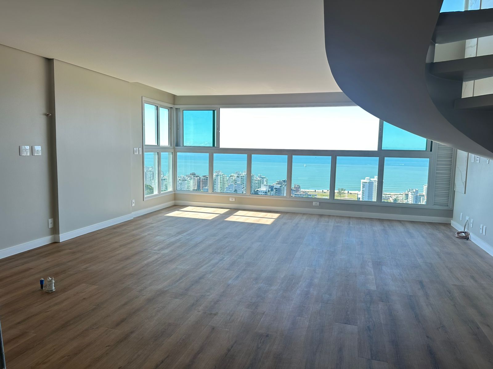 DUPLEX COM VISTA DEFINITIVA DA PRAIA BRAVA A VENDA